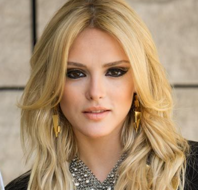Headshot of Isabelle Fournier